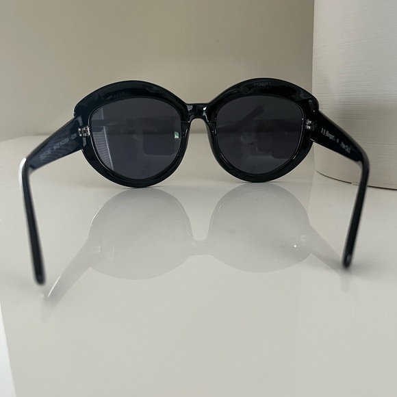 AJ Morgan Sunglasses-shiny black frame-metal hardware-impact resistant lenses - Picture 5 of 7